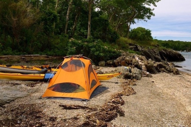 a boat sitting on top of a sandy beach